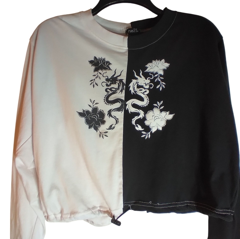 Rue21 Black and White Graphic Crop Top Girls Size XL Croquette Girl Punk